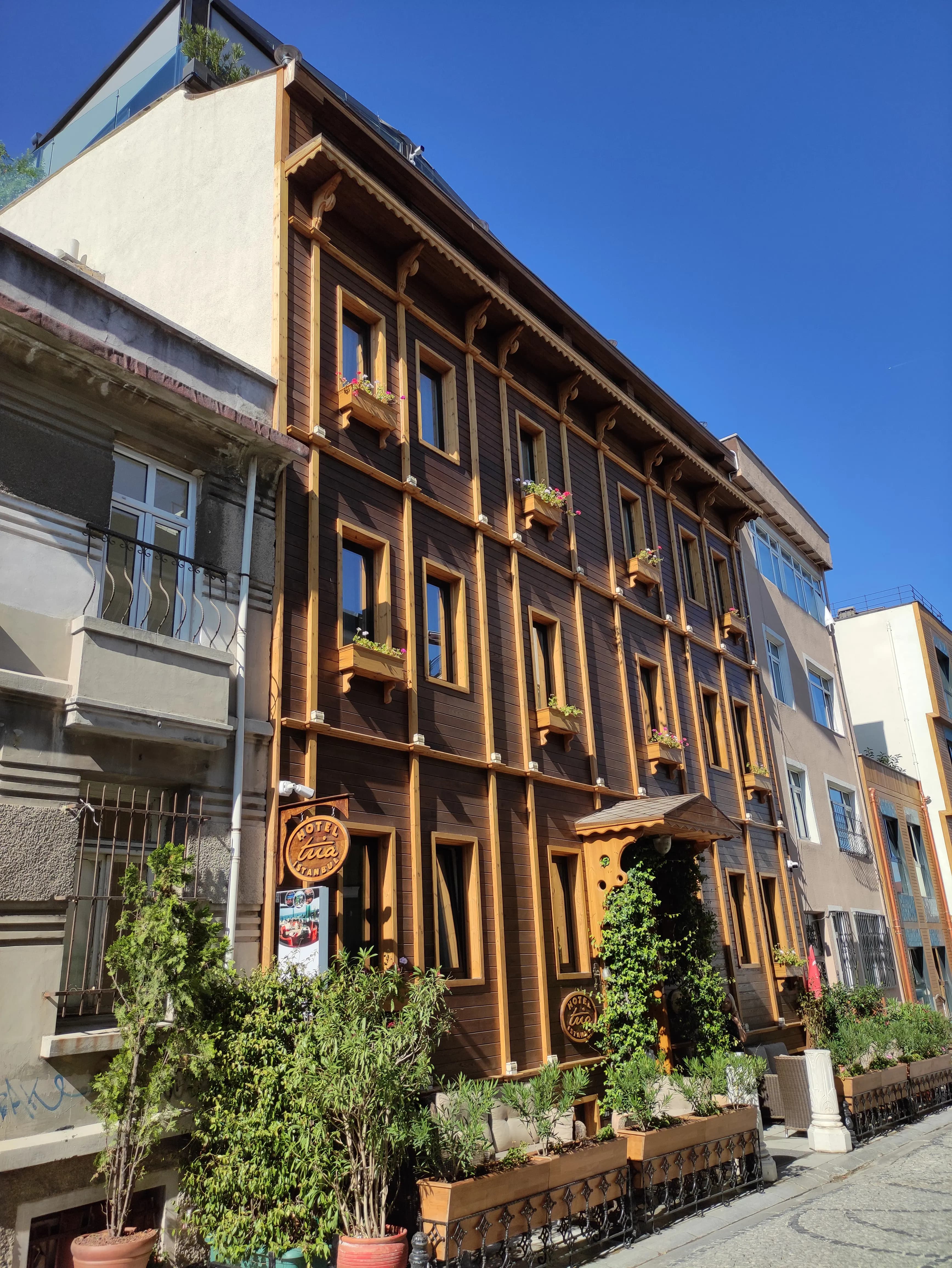 HENNA HOTEL